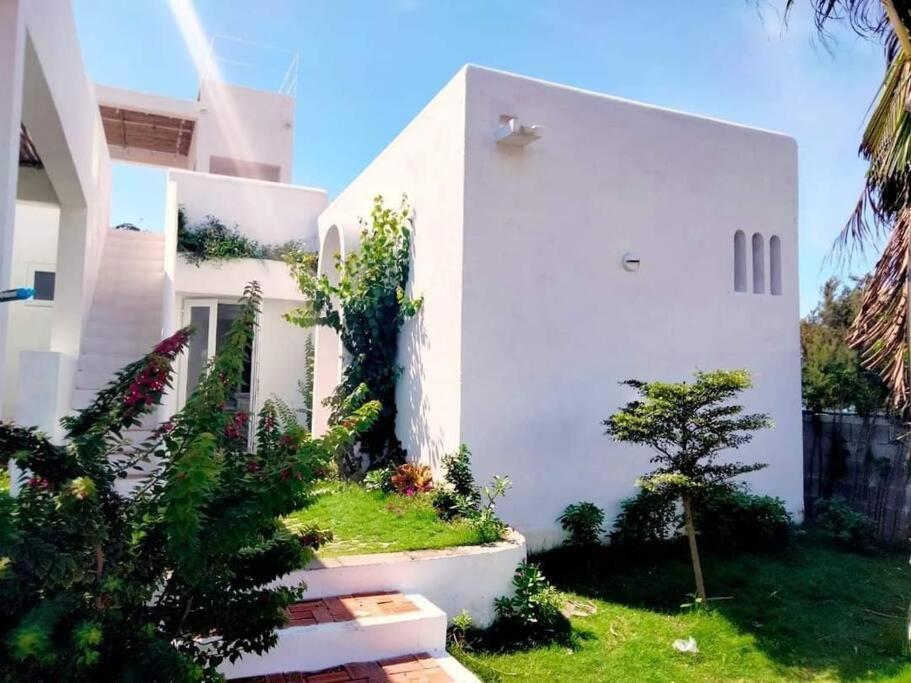 Ho Lan Retreat, Villa Mat Bien Danh Cho 8 Nguoi. Pho Tri Exterior foto